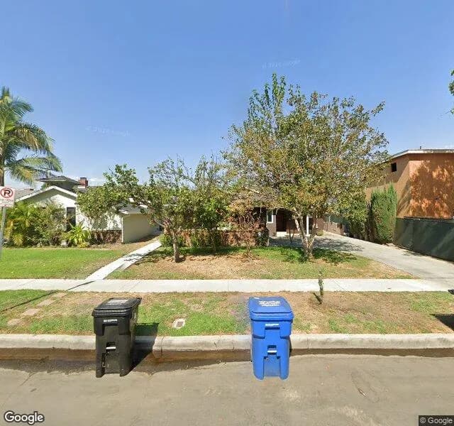 Em Senior Living - Board And Care Home in Van Nuys, California