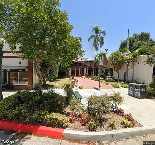 Henrietta's Leven Oaks