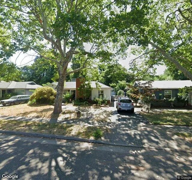 Lake Redding Manor - Board And Care Home in Redding, California