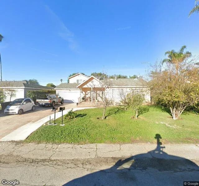 Paradise Senior Living - Board And Care Home in Northridge, California
