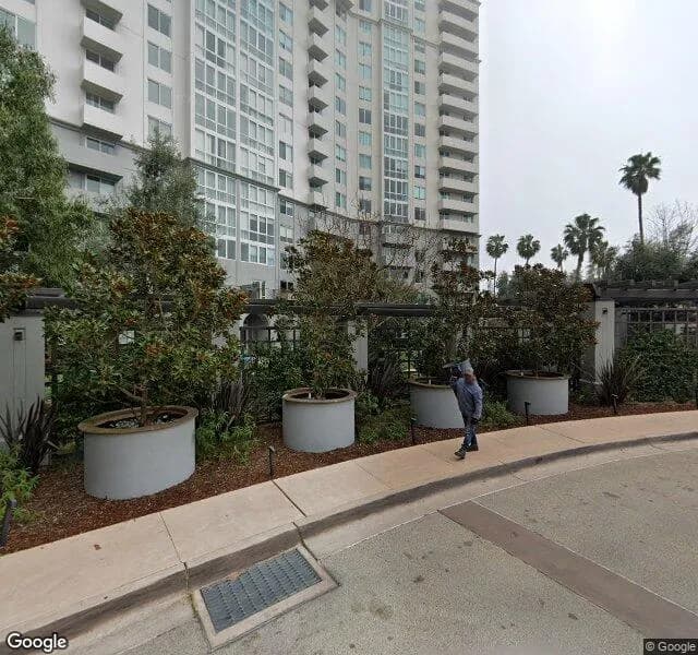 Vi At La Jolla Village