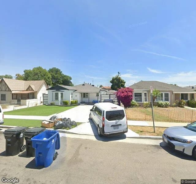 Family Hands Senior Care Living - Board And Care Home in Los Angeles, California